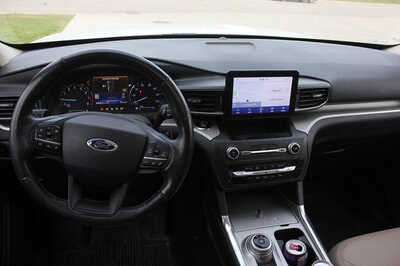 2020 Ford Explorer, $18999. Photo 7