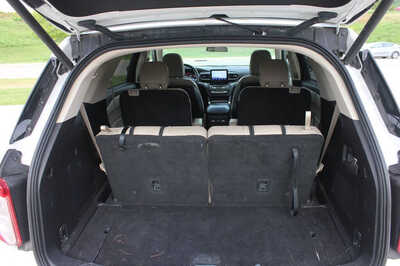 2020 Ford Explorer, $18999. Photo 8
