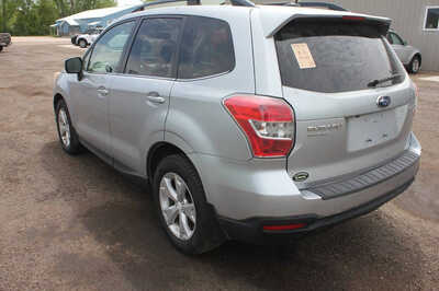 2015 Subaru Forester, $9999. Photo 4