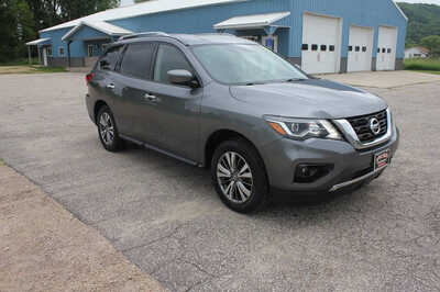 2018 Nissan Pathfinder, $6999. Photo 3
