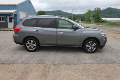 2018 Nissan Pathfinder, $6999. Photo 4