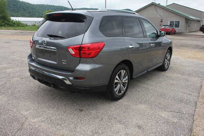 2018 Nissan Pathfinder, $6999. Photo 5