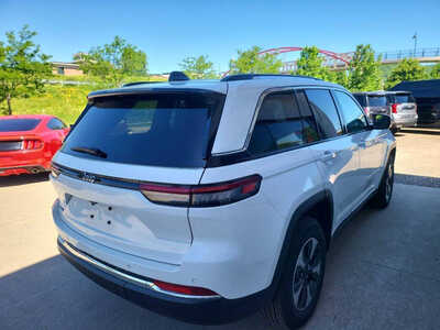 2022 Jeep Grand Cherokee, $23999. Photo 1
