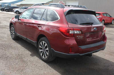 2015 Subaru Outback, $10999. Photo 4