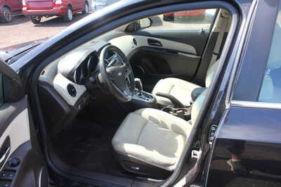 2011 Chevrolet Cruze, $2499. Photo 5