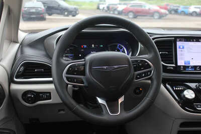2023 Chrysler Pacifica, $23964. Photo 10