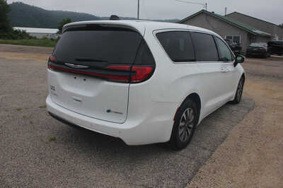 2023 Chrysler Pacifica, $23964. Photo 5