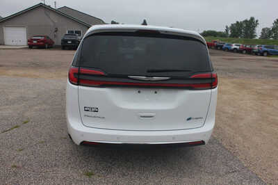 2023 Chrysler Pacifica, $23964. Photo 6