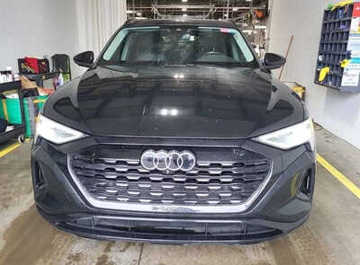 2024 Audi Q8, $31964. Photo 2