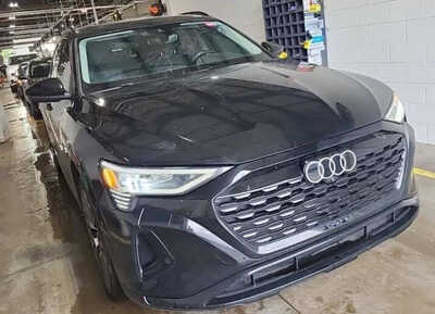 2024 Audi Q8, $31964. Photo 3