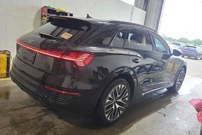 2024 Audi Q8, $31964. Photo 4