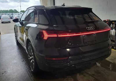 2024 Audi Q8, $31964. Photo 5