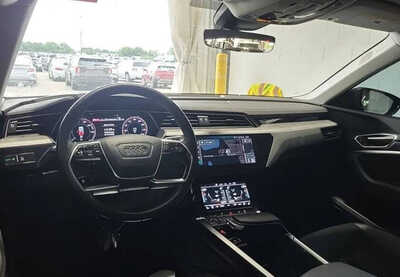 2024 Audi Q8, $31964. Photo 6