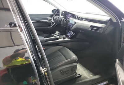2024 Audi Q8, $31964. Photo 8