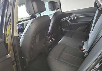 2024 Audi Q8, $31964. Photo 9