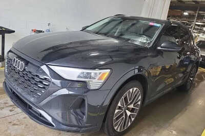 2024 Audi Q8, $31964. Photo 1