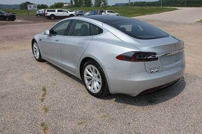 2017 Tesla Model S, $19999. Photo 7