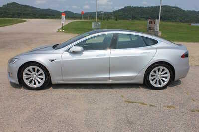 2017 Tesla Model S, $19999. Photo 8