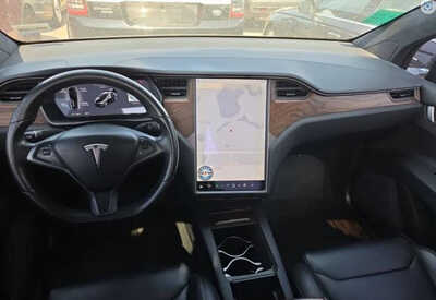 2018 Tesla Model X, $23999. Photo 2