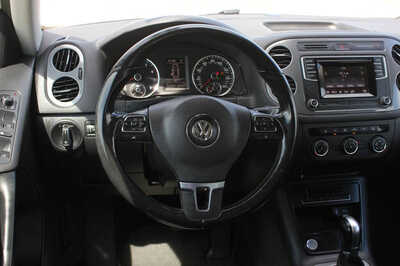 2016 Volkswagen Tiguan, $7464. Photo 10