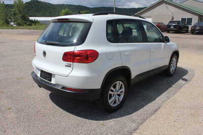 2016 Volkswagen Tiguan, $7464. Photo 5