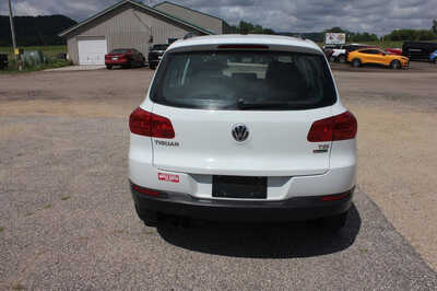 2016 Volkswagen Tiguan, $7464. Photo 6