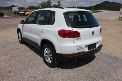2016 Volkswagen Tiguan, $7464. Photo 7