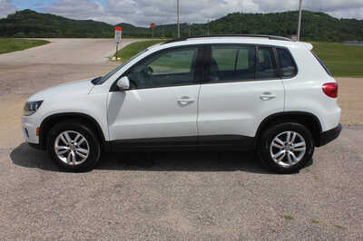2016 Volkswagen Tiguan, $7464. Photo 8
