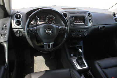2016 Volkswagen Tiguan, $7464. Photo 9