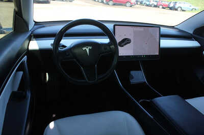 2018 Tesla Model 3, $14964. Photo 9