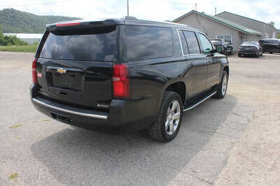 2017 Chevrolet Suburban, $14999. Photo 5