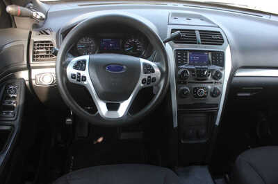 2015 Ford Explorer, $5999. Photo 9