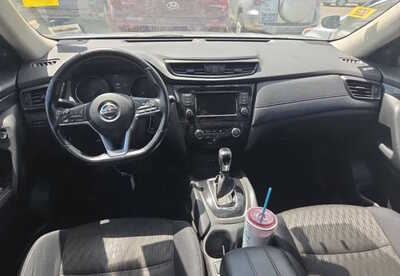 2018 Nissan Rogue, $12499. Photo 4