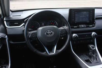2021 Toyota RAV4, $21999. Photo 10