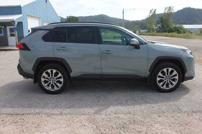 2021 Toyota RAV4, $21999. Photo 4