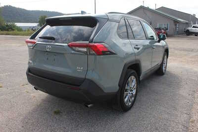2021 Toyota RAV4, $21999. Photo 5