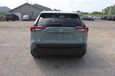 2021 Toyota RAV4, $21999. Photo 6