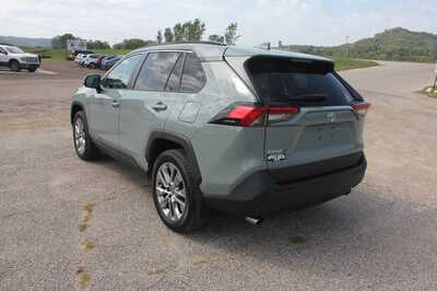 2021 Toyota RAV4, $21999. Photo 7