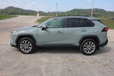 2021 Toyota RAV4, $21999. Photo 8