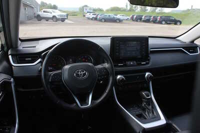 2021 Toyota RAV4, $21999. Photo 9