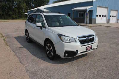 2017 Subaru Forester, $9999. Photo 3