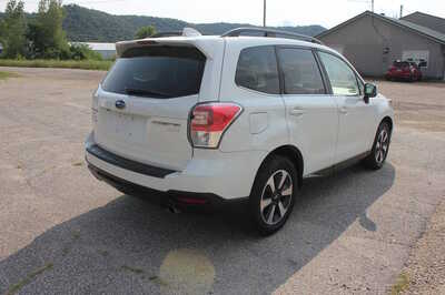 2017 Subaru Forester, $9999. Photo 5