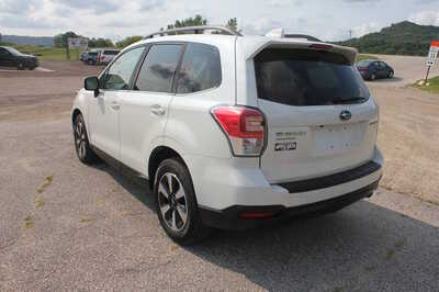 2017 Subaru Forester, $9999. Photo 7