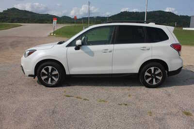 2017 Subaru Forester, $9999. Photo 8