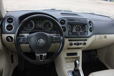 2013 Volkswagen Tiguan, $5999. Photo 9