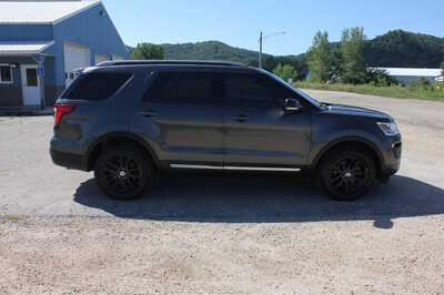 2018 Ford Explorer, $12999. Photo 4
