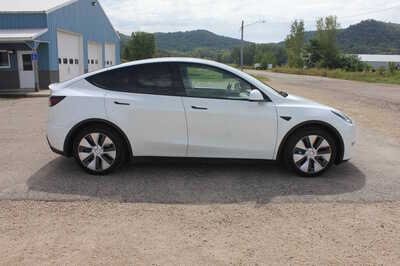2021 Tesla Model Y, $21999. Photo 4
