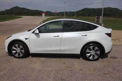 2021 Tesla Model Y, $21999. Photo 8