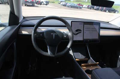 2021 Tesla Model Y, $21999. Photo 9