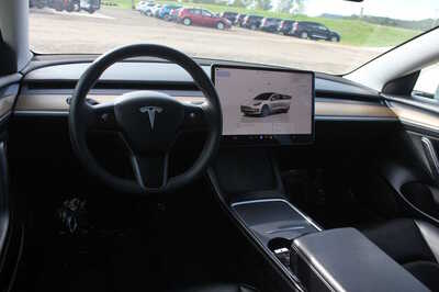 2023 Tesla Model 3, $25999. Photo 9